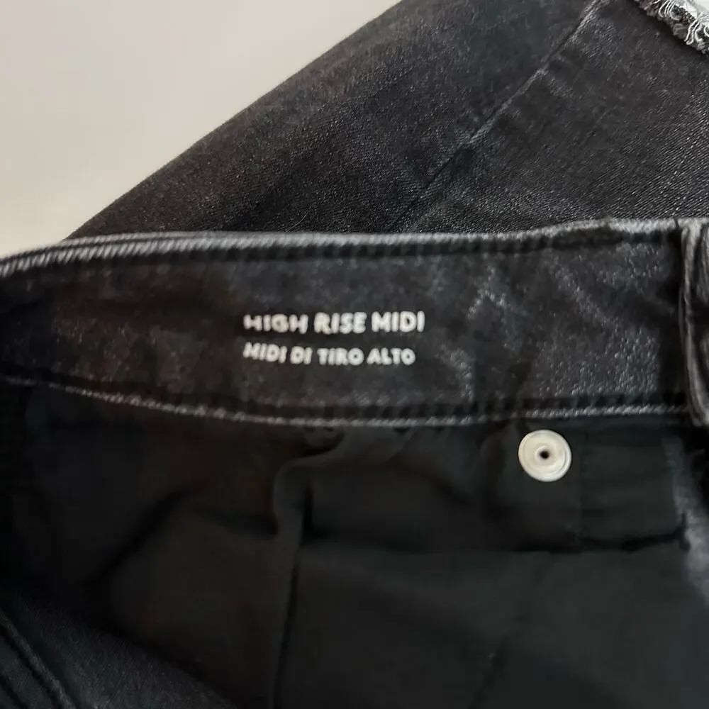 Universal Thread Women's Black High Rise Midi Denim Shorts Size 6 Size 28 Target